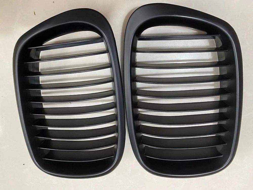 Front Center Matte black Wide Kidney Hood Grille Grill For BMW E39 525 528 530 535 M5 1997 2003  B718